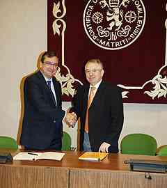 Firma del acuerdo ICADE-Ernst & Young Abogados