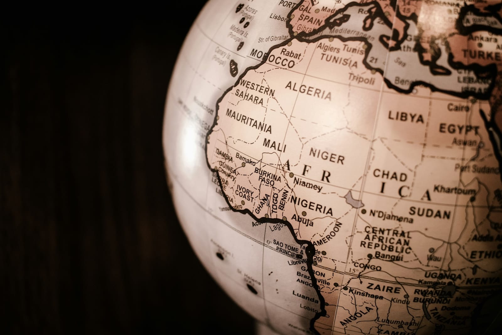 Cecil John Rhodes: El magnate que moldeó el futuro económico de África