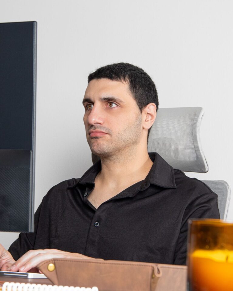 Rodrigo Ramos D’Agostino analiza los riesgos ocultos de la sobreexposición digital en finanzas