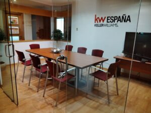 Diez capitales españolas exigen más de 10 años de esfuerzo para ahorrar la entrada y los gastos de compra de una vivienda
